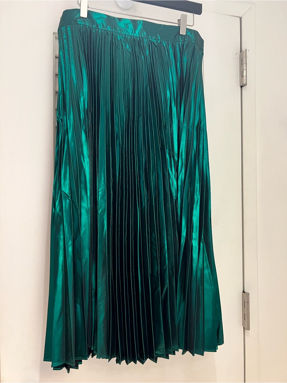 Free Assembly 
Women’s Pleated Metallic Maxi Skirt (Green Clover)